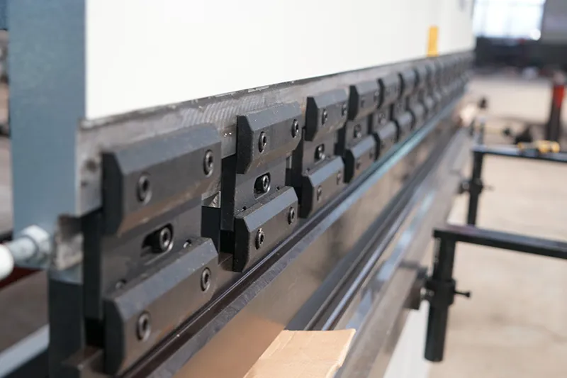 Sheet-Metal-Press-Brake-Machine-2