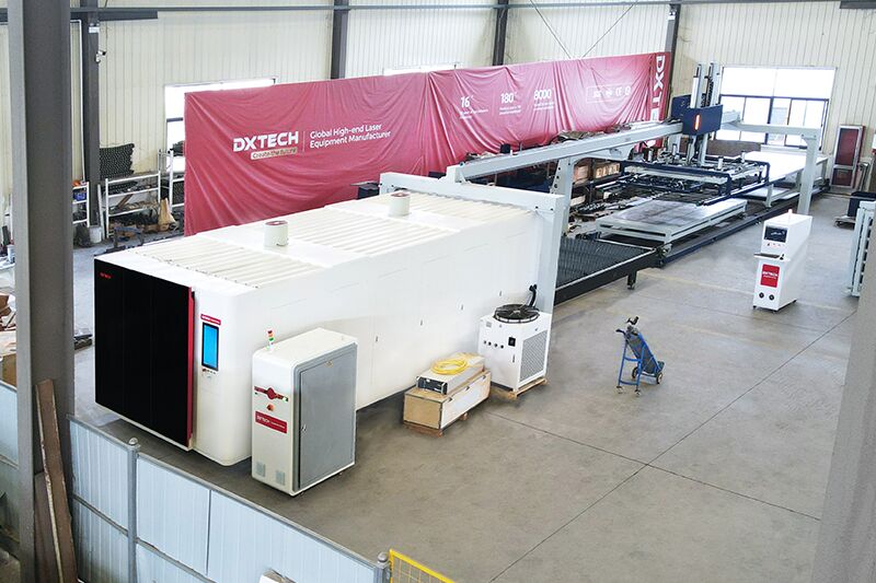 Máquina de corte láser con carga y descarga automática totalmente cerrada2 Máquina de corte láser totalmente cerrada de alta potencia 2040SP 12 kW con función de carga y descarga automáticas