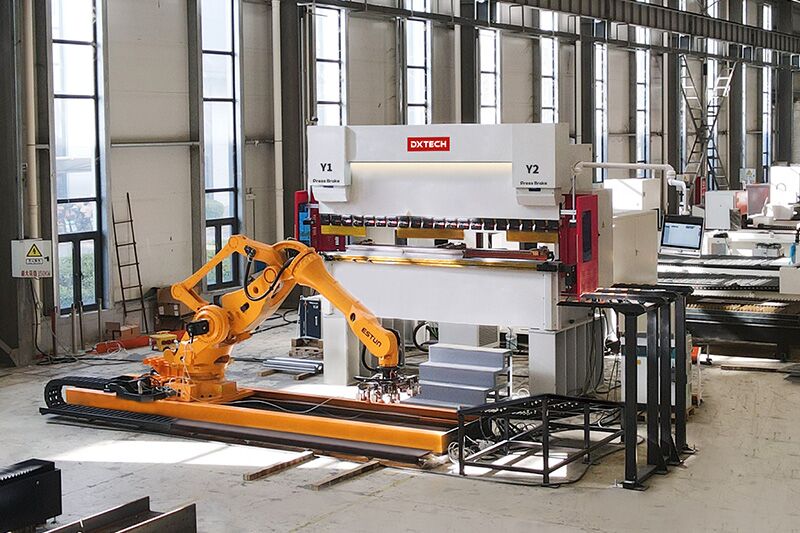 Máquina plegadora CNC electrohidráulica servo-controlada DX-PB-250T4000, integrada con sistema de robot de plegado2 Máquina plegadora CNC electrohidráulica servo-controlada DX-PB-250T/4000, integrada con sistema de robot de plegado